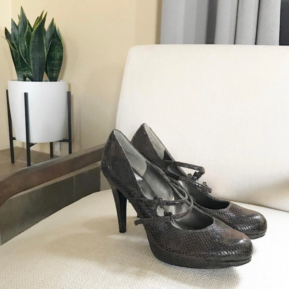 Nine West Chocolate brown mary jane heels